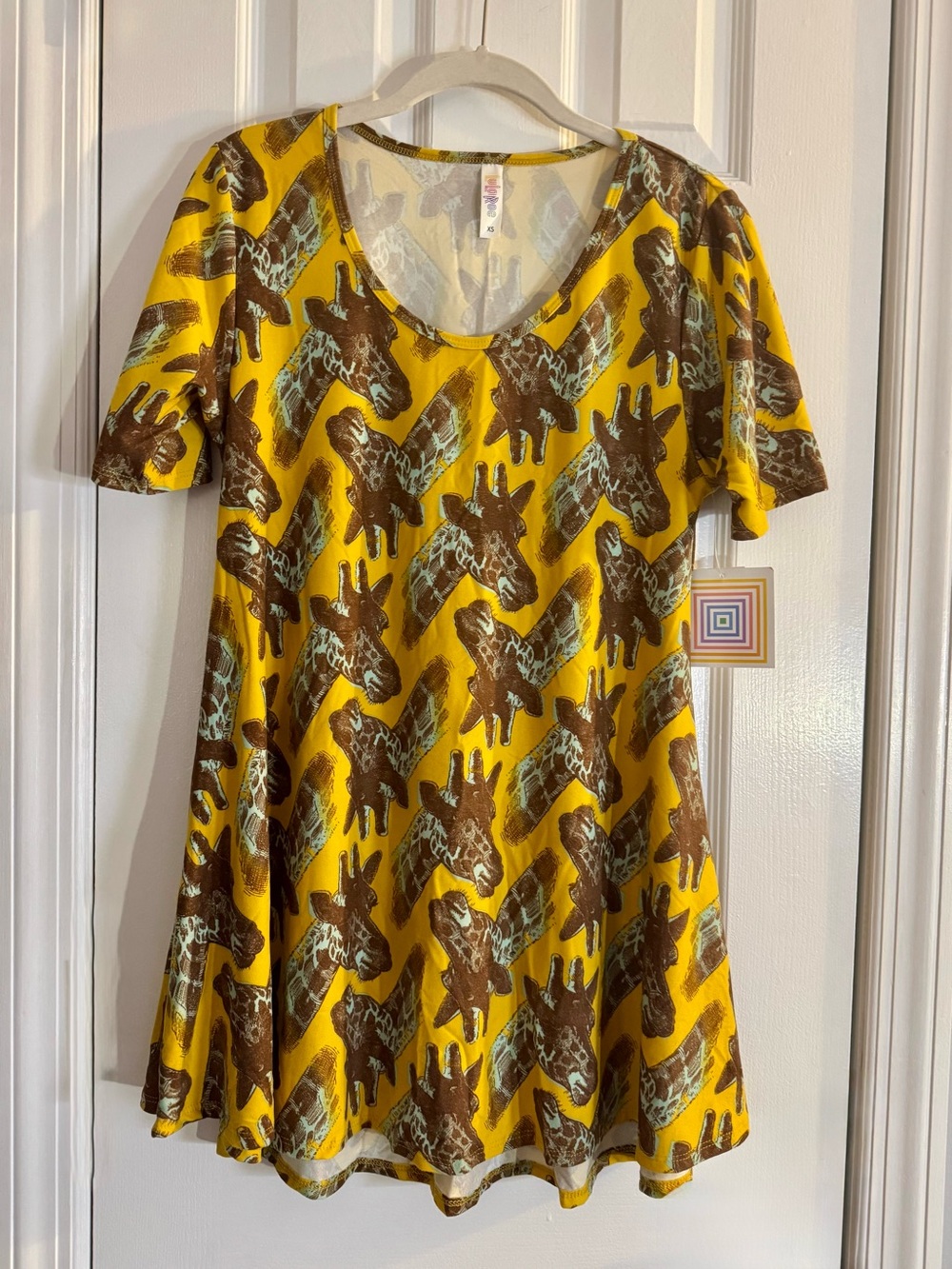 Lularoe Perfect Tee Yellow Giraffe-Print Short Sleeve Swing Top XS Stretchy